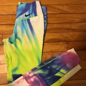 Nike multi coloured size small leggings like NEW!
